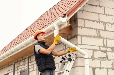 Pose et remplacement de gouttières aux Bâties